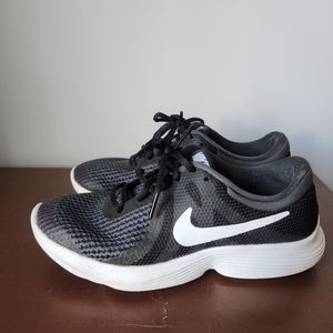 Nike Revolution 4 running shoe